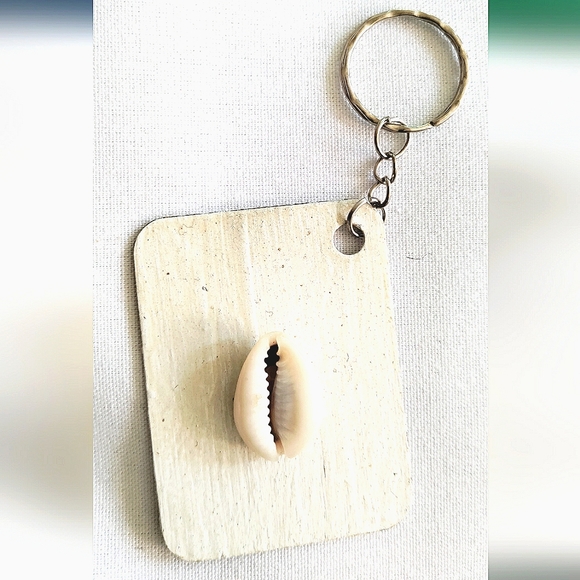 NEW Handmade Keychain Bag Tag! Italian Textured Wood & Genuine Cowrie Shell. - Picture 5 of 6